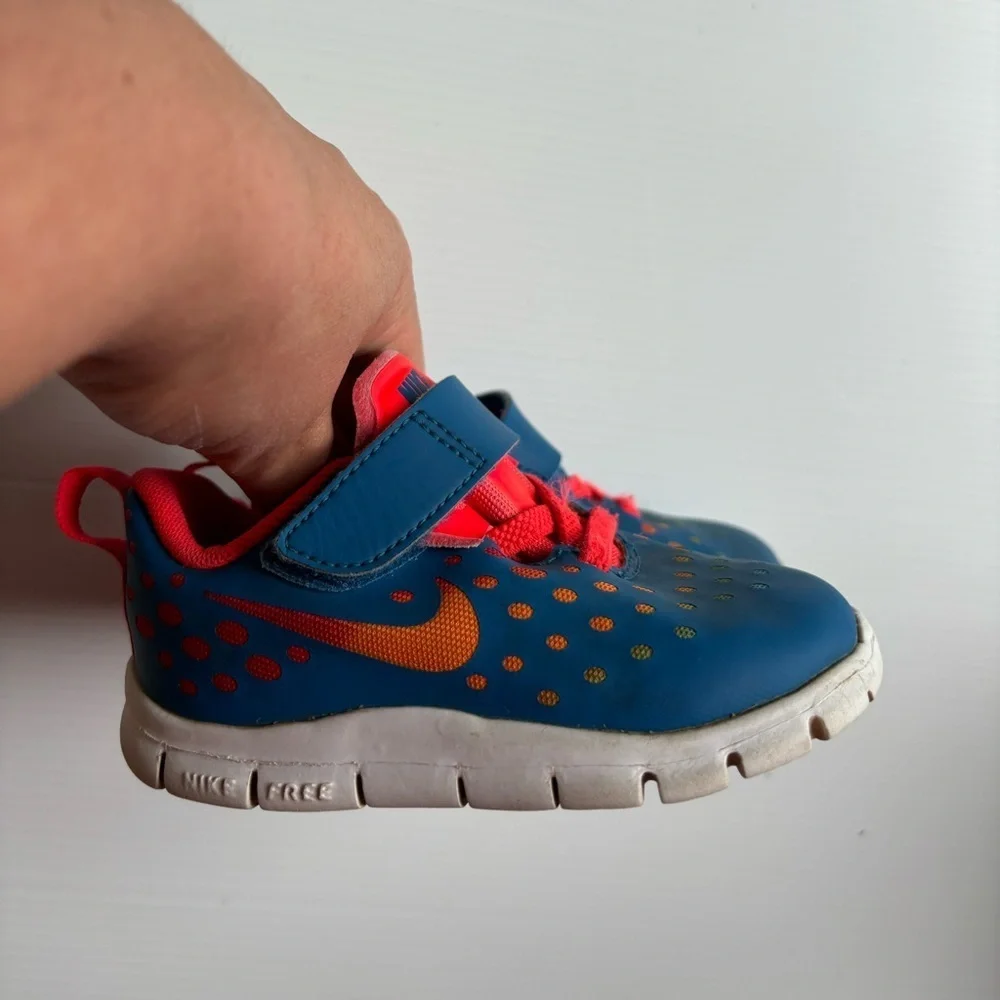 Nike Kids Shoes Size 6 - Picture 2 of 7